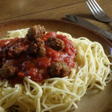 Spaghetti mit Hackbällchen