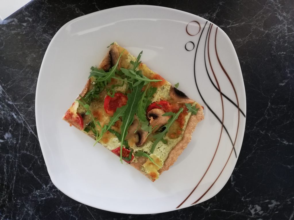 Flammkuchen mit Mozzarella Tomate – Württemberger Wein