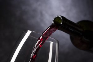 Was ist Weinstein und wie entseht er eigentlich? Weinstein ist das Produkt von Mineralien und Fruchtsäure, die auf natürliche Weise im Wein enthalten sind