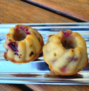 Meistens verwendet man Zwetschgen beim bekannten und beliebten Zwetschgendatschi - doch auch als Zwetschgen Muffins ist die Herbstfrucht ein echter Genuss!