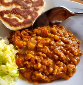 Rote Linsen Dal mit Naan