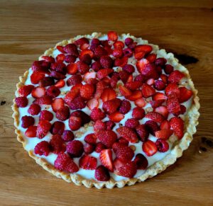 Weiße Schokoladentarte mit Beeren